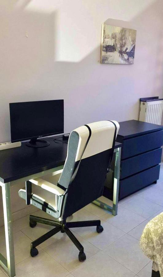 Modern 2Br City Flat 10Min From The Beach Atina Dış mekan fotoğraf