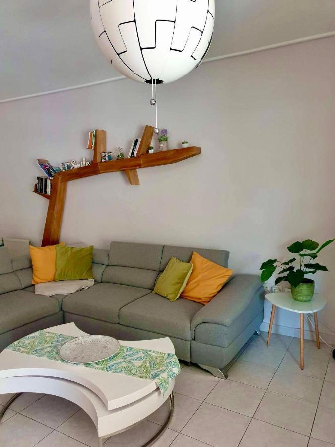 Modern 2Br City Flat 10Min From The Beach Atina Dış mekan fotoğraf