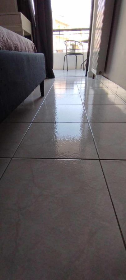 Modern 2Br City Flat 10Min From The Beach Atina Dış mekan fotoğraf
