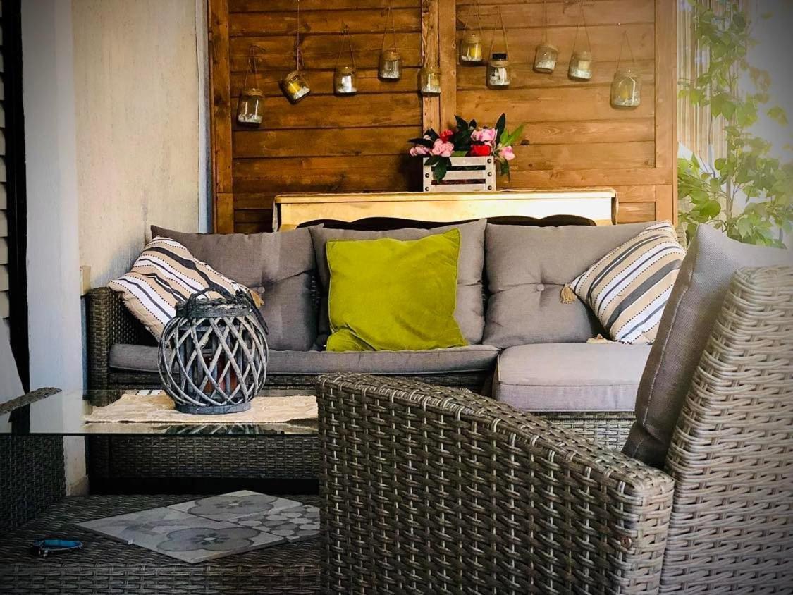 Modern 2Br City Flat 10Min From The Beach Atina Dış mekan fotoğraf